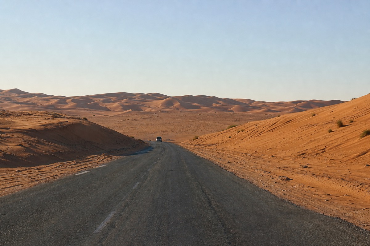 The drive from Muscat to the edge of the sands